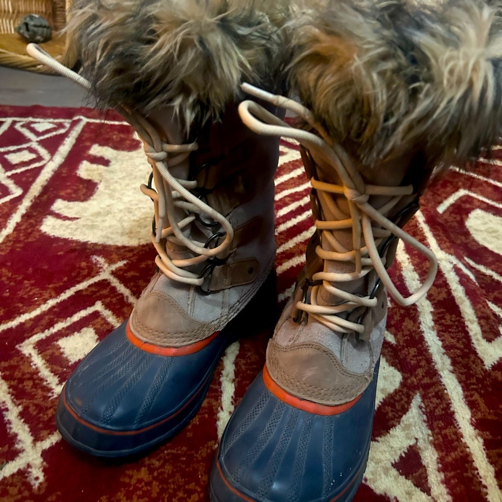Sorel rain boots. Only used a hand full of times. Just collecting dust.